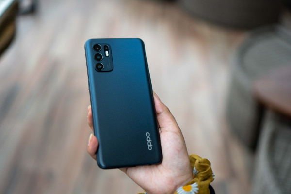 Ini Perbedaan Fitur OPPO Reno6 dan OPPO Reno5