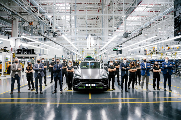 Paling Laris, Lamborghini Urus Capai Produksi 15.000 Unit