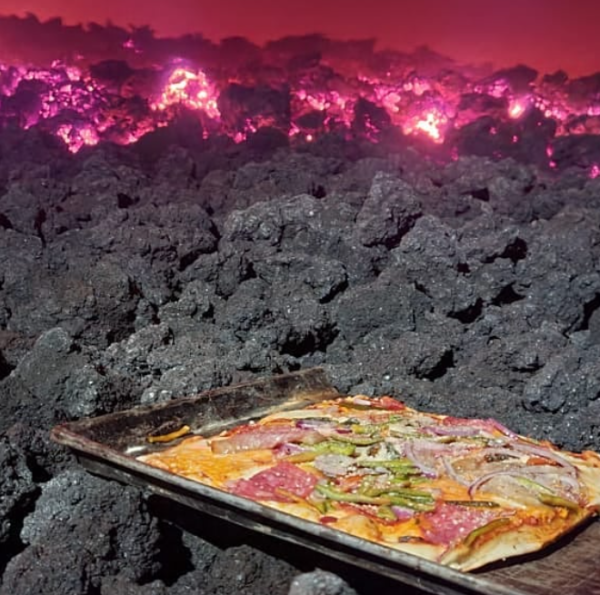Viral Pizza Pacaya yang Dimasak dengan Lava Panas dari Gunung Berapi