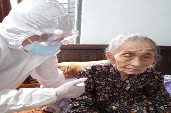 Tangis Bahagia Pecah, Berusia 102 Tahun Sudjijah Sembuh Dari COVID-19, Ini Resepnya