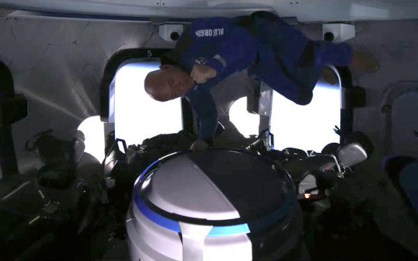 Kasihan, Sudah ke Luar Angkasa tapi Jeff Bezos dan Sir Richard Brandson Belum Dianggap Astronot