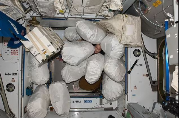 Bagaimana Para Astronot Mencuci Pakaian Mereka? Ini Jawaban NASA