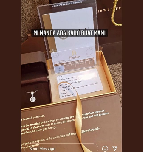 Sebelum Ibunda Meninggal Dunia, Amanda Manopo Hadiahi Kalung Berlian