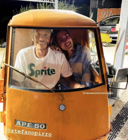 Libur Balapan, Valentino Rossi Makin Lengket Sama Pacar
