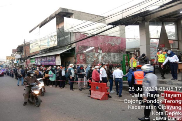 Terpantau Ramai, Begini Antrean Penumpang KRL Commuter Line di Stasiun Bojonggede, Citayam, dan Cilebut