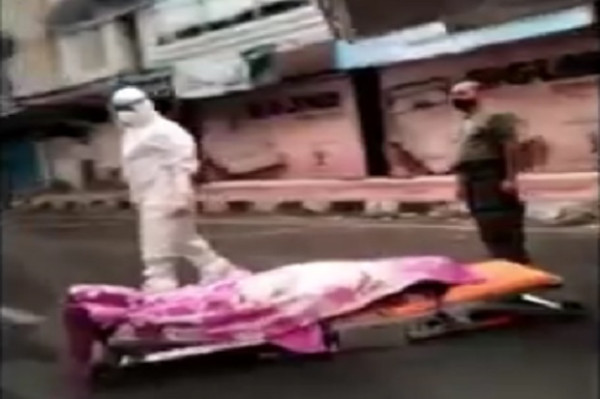 Jenazah COVID-19 Ditaruh di Pinggir Jalan Usai Dikeluarkan dari Ambulans Ini Faktanya