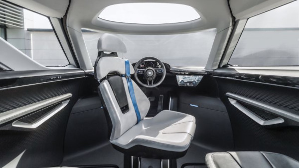 Cermati Gaya Porsche Membuat Mobil MPV, Interiornya Bikin Takjub