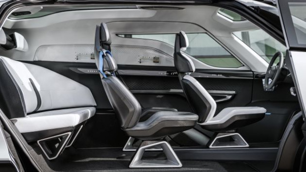Cermati Gaya Porsche Membuat Mobil MPV, Interiornya Bikin Takjub