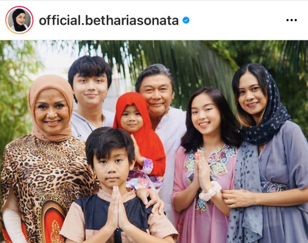 Betharia Sonata Penyanyi Era 80-an Mantap Berhijab, Begini Kehidupannya Sekarang