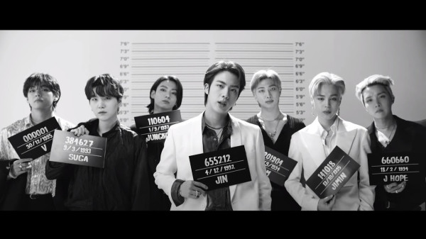 Anak Jadi Bias Jungkook BTS, Aktris Kim Hee-Sun Khawatir dengan Perilaku 'Aneh'nya