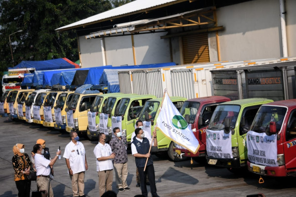 Anies Bagikan Beras Bansos Kualitas Premium, Warganet: Ini Jawaban buat Para Pengecam