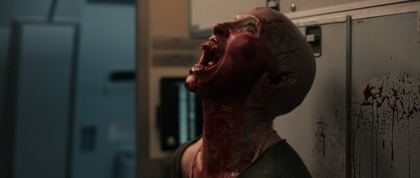 5 Alasan untuk Nonton 'Blood Red Sky', Film Pembajakan Pesawat yang Tak Biasa