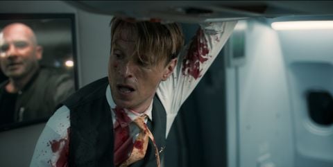 5 Alasan untuk Nonton 'Blood Red Sky', Film Pembajakan Pesawat yang Tak Biasa