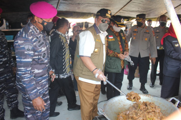 Korps Marinir TNI AL Bangun Dapur Lapangan untuk Pasien Covid-19 Isoman