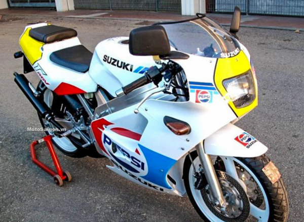 New Old Stock, Motor Suzuki RGV250 SP Mangkrak dalam Kardus Selama 32 Tahun
