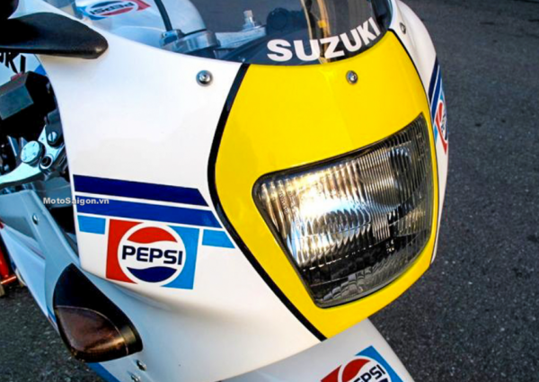 New Old Stock, Motor Suzuki RGV250 SP Mangkrak dalam Kardus Selama 32 Tahun