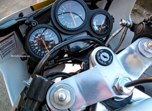New Old Stock, Motor Suzuki RGV250 SP Mangkrak dalam Kardus Selama 32 Tahun