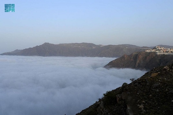 Indahnya Fenomena Cuaca Arab Saudi seperti Negeri di Atas Awan