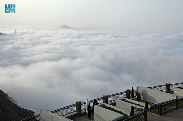 Indahnya Fenomena Cuaca Arab Saudi seperti Negeri di Atas Awan