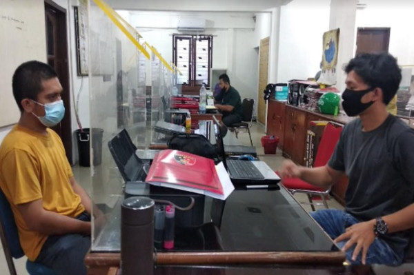 Ludahi Petugas Perempuan PLN, Reza Tak Berkutik Digelandang Polisi