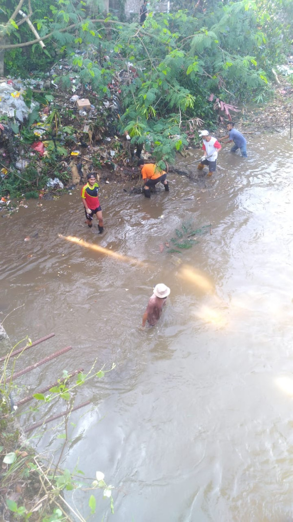 Pernah Jadi Sorotan Ibu Negara Iriana, Warga BCD Berjibaku Bersihkan Sampah dari Sungai Kali Baru Cilebut