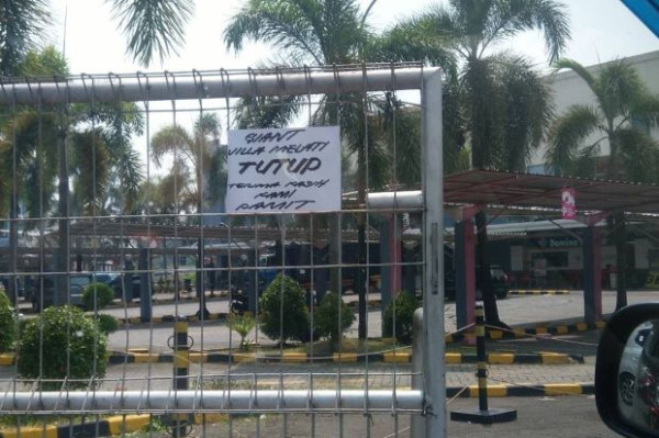 Giant 'Pamitan' dari Indonesia, Warga Sedih dan Karyawan Pasrah