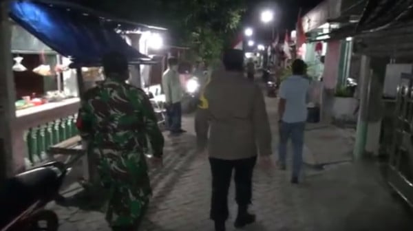 Pasang Bendera Merah Putih, Warga Sidoarjo Kaget Mendadak Didatangi Polisi