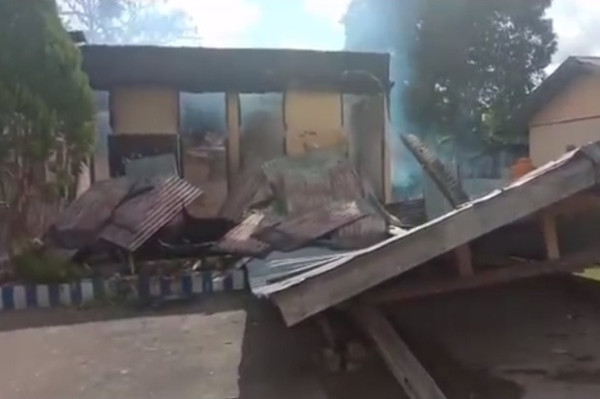 Ada Warga Tertembak, Mapolsek Nimboran Jayapura Ludes Dibakar Massa