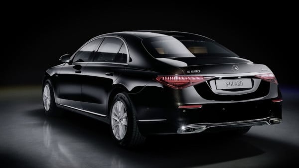 Mercedes-Benz S-Class Kini Tahan Serbuan Senapan AK-47