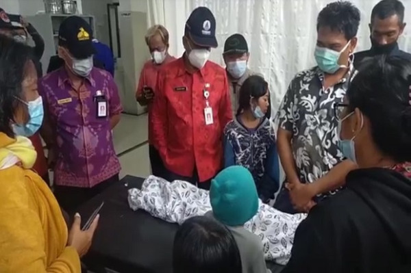 Tebing 25 Meter Runtuh Timpa Rumah di Karangasem 1 Anak Tewas Sementara Sang Ibu Patah Kaki