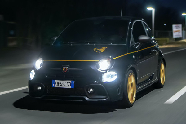 Abarth Kalajengking 595 Scorpioneoro Cuma Diproduksi 2.000 Unit di Dunia