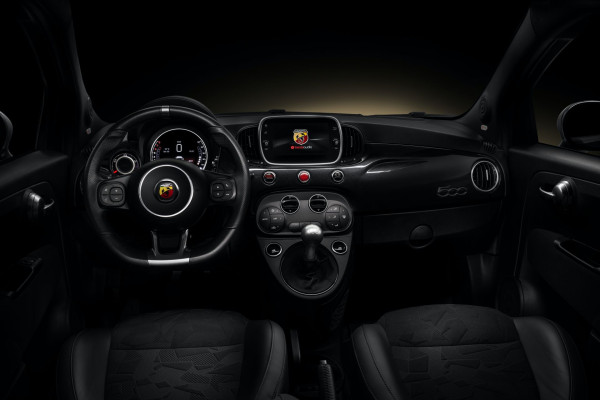 Abarth Kalajengking 595 Scorpioneoro Cuma Diproduksi 2.000 Unit di Dunia