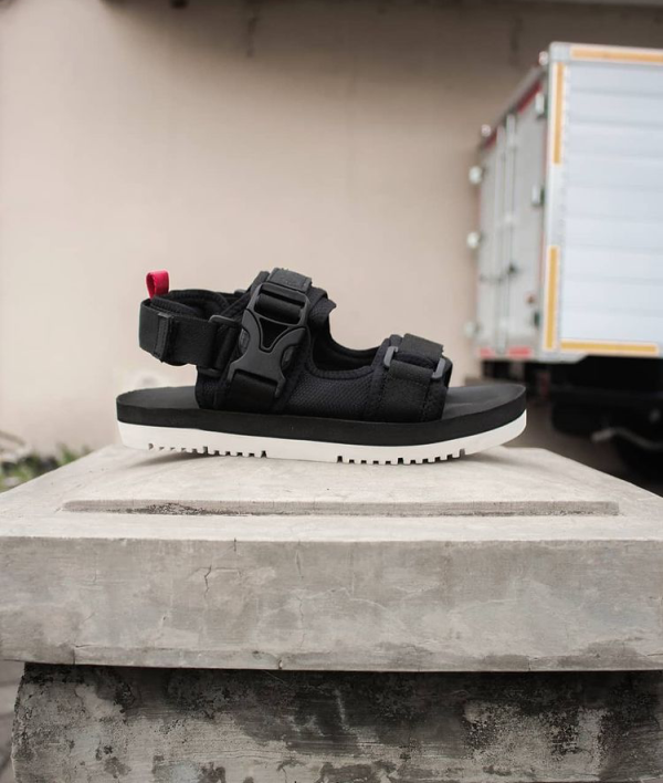 5 Jenis Sandal untuk Kamu Tetap Terlihat Stylish meski Bergaya Santai