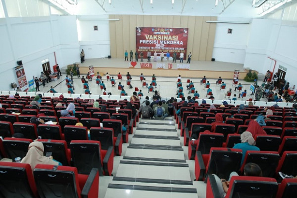 Tutup Serbuan Vaksinasi di Kampus, Kapolda NTB: Kita Percepat Herd Immunity di Pulau Seribu Masjid