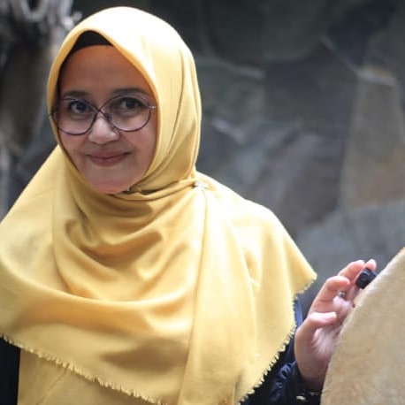 Novia Kolopaking Artis Era 90-an Dinikahi Cak Nun, Begini Kehidupannya Sekarang