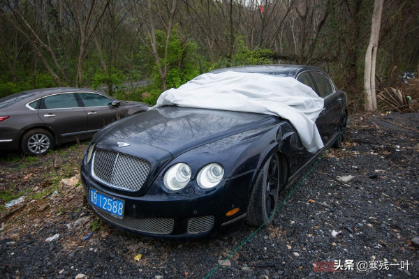 Harta Karun Mobil Sport dan Luks di Kuburan Mobil China