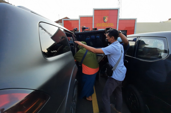 Dijebloskan ke Tahanan Akibat Korupsi Dana PNPM Rp871 Juta, SR Menangis Histeris