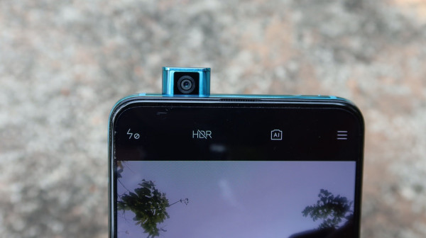 Ketahui Beda Layar Punch Hole, Water Drop, dan Notch Sebelum Beli Ponsel