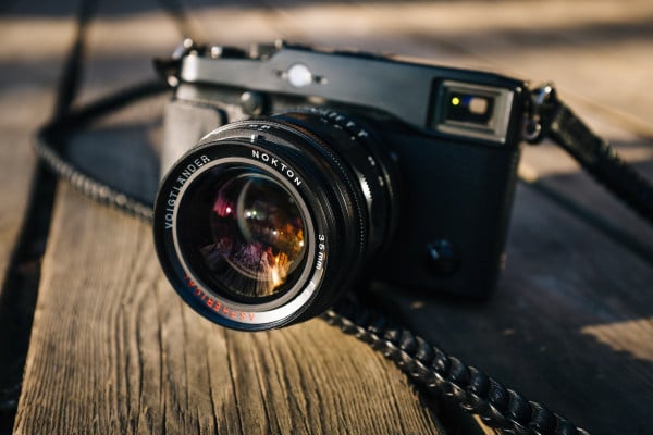 Voigtlander Nokton 35mm F/1.2 X Mount, Lensa Manual Bokeh untuk Penggemar Street Photography