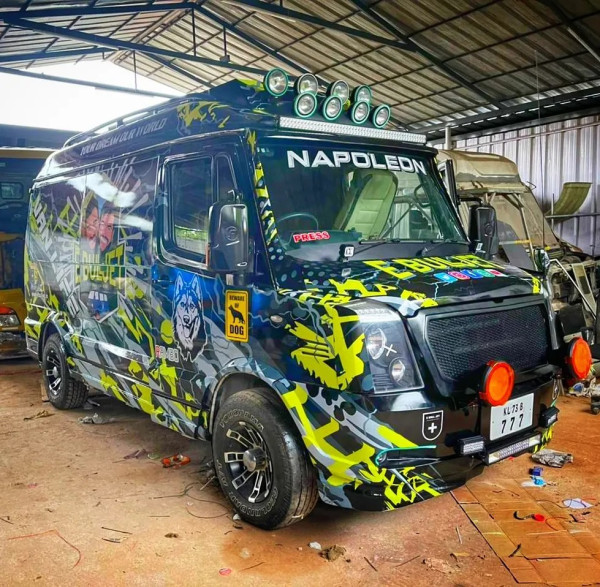 Vlogger Terkenal Ditahan Polisi karena Modifikasi Campervan Tidak Sesuai Ketentuan