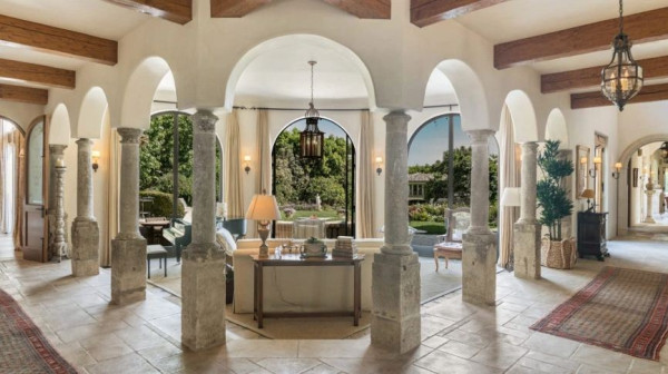 Melongok Rumah Mewah Sugar Ray Leonard Rp660 M, Ada Lapangan Golf dan Tenis