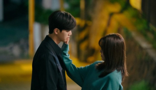 5 Tanda yang Mestinya Bikin Han So-Hee Waspada terhadap Song Kang dalam 'Nevertheless'