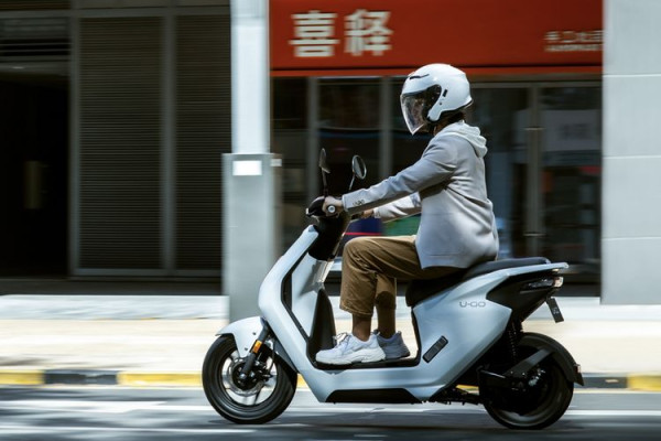 Enak Buat Selap-Selip, Honda Luncurkan Skuter Listrik U-GO