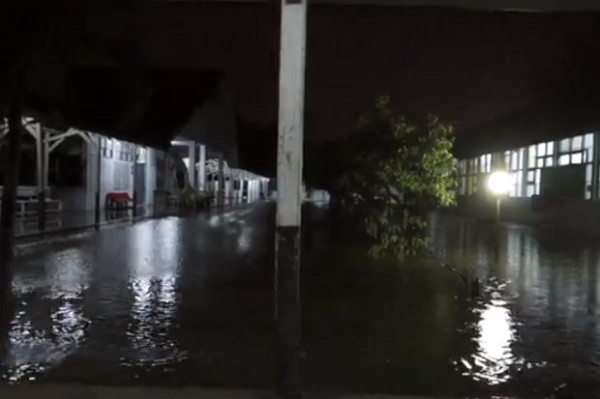 Ruang Isolasi Pasien COVID-19 RSUD Zainoel Abidin Banda Aceh Terendam Banjir
