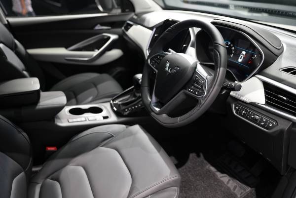 Wuling Almaz RS, SUV Pendatang Baru dengan Prestasi Melimpah