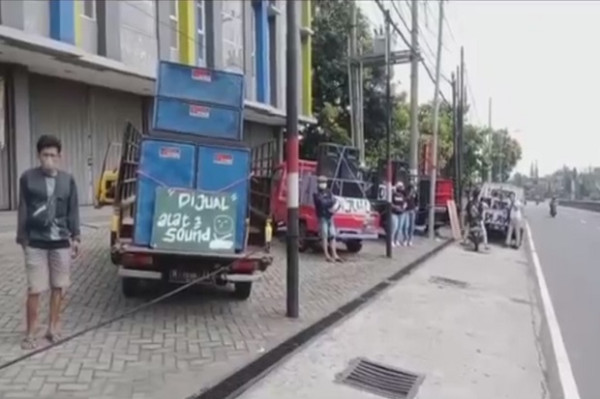 Musisi dan Pelaku Jasa Hiburan Gulung Tikar, Alat Musik di Lelang di Pinggir Jalan