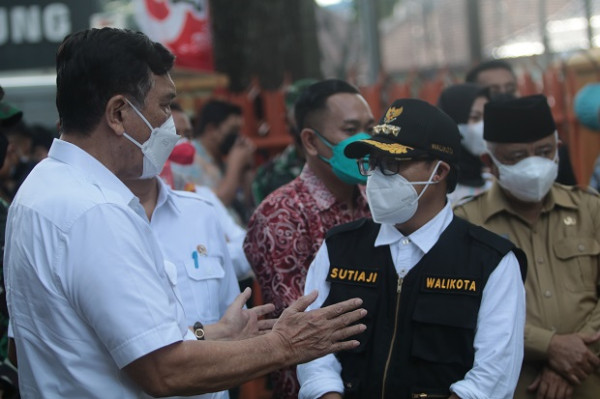 Kunjungi Warga di Isoter Malang, Mengko Luhut: COVID-19 Bukan Aib