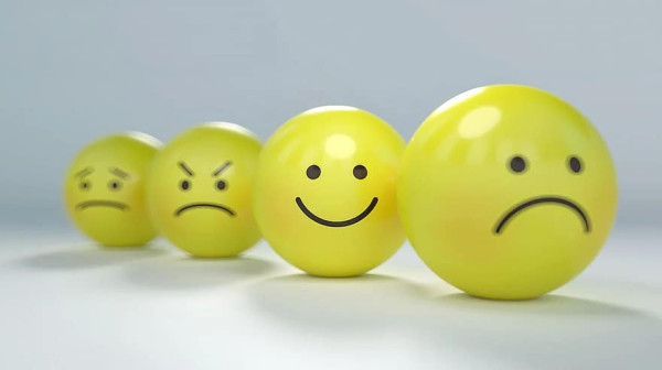 5 Perbedaan Emoji dan Emoticon, Biar Tidak Bingung Lagi!