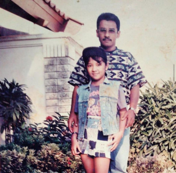 Enno Lerian Penyanyi Cilik Era 90-an yang Kini Jadi Penyiar Radio