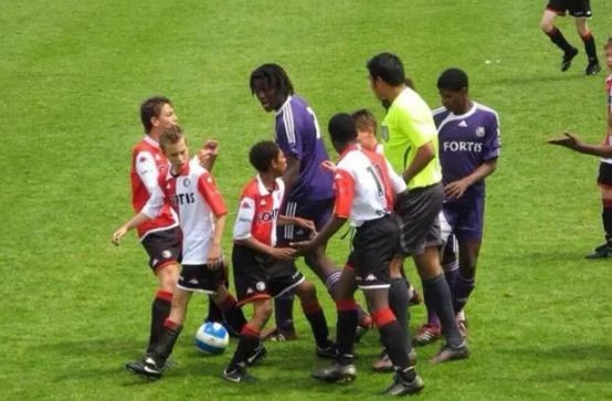 Kisah Romelu Lukaku: Diusir ke Panti, Ibu Pembantu, Main Bawa Akta Lahir